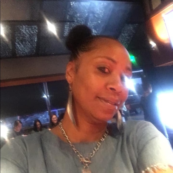 Meet your Posher, Shelia - Picture 1 of 1